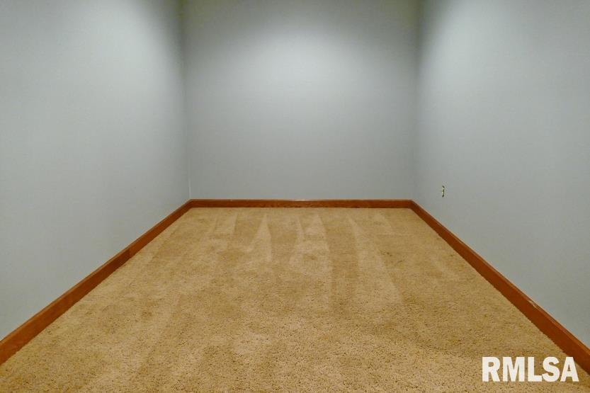 More Photos Of 109 Elizabeth Pointe Dr, Germantown Hills Office For Sale