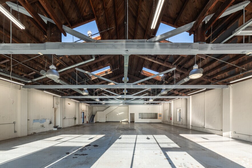 More Photos Of 101 Audrey Ave, Oyster Bay Storefront For Lease