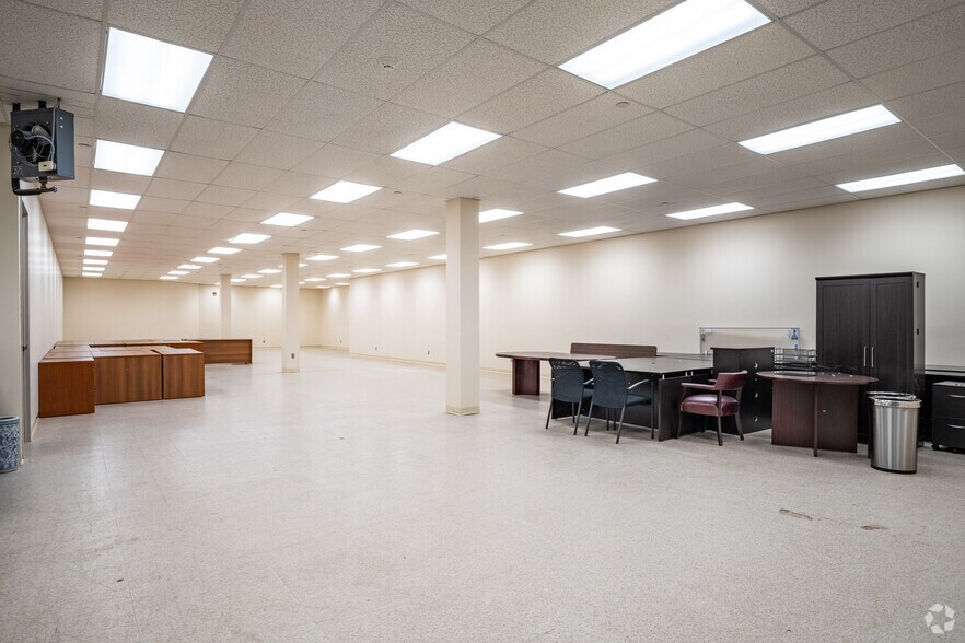 More Photos Of 500 Craig Rd, Manalapan Township Office For Lease