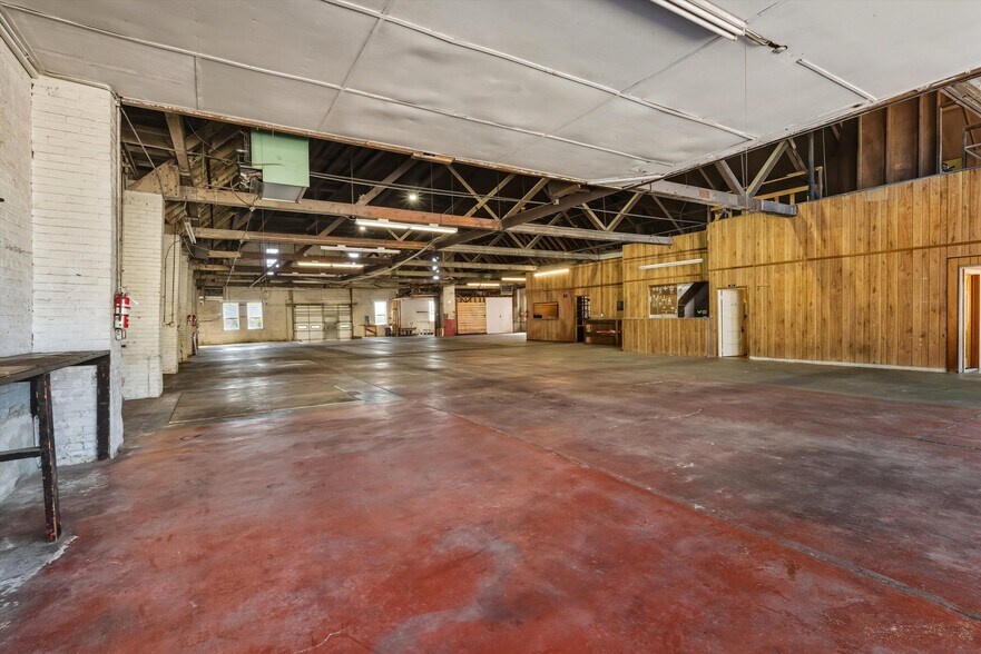More Photos Of 201 N 2nd St, Raton Auto Repair For Sale