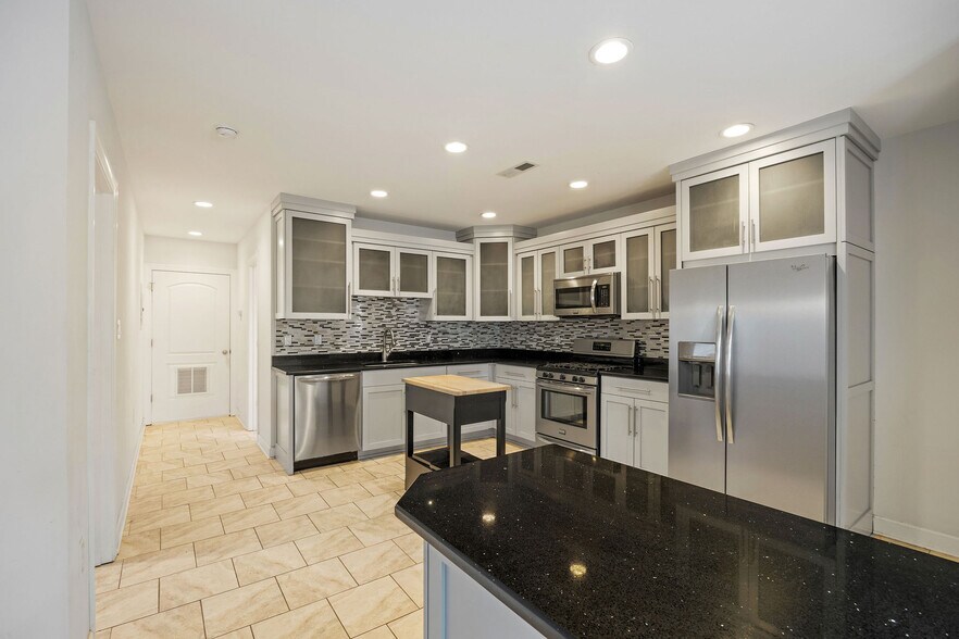 More Photos Of 2312-2314 W Cary St, Richmond Warehouse For Lease