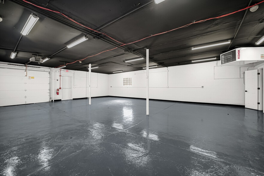 More Photos Of 10333 Oxford Ave, Chicago Ridge Warehouse For Sale