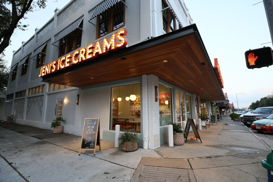 More Photos Of 373-375 W 19th St, Houston Storefront Retail Office For Lease