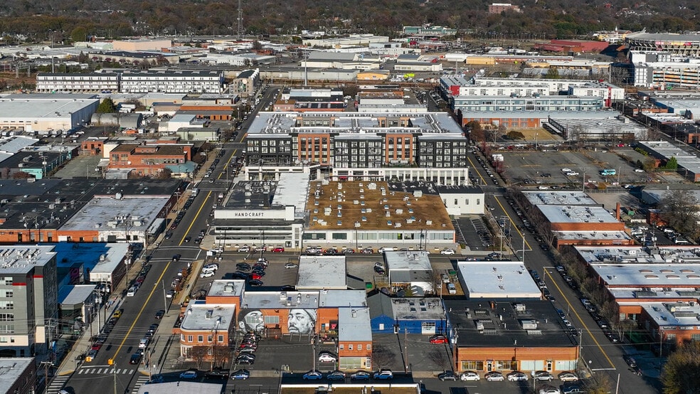 More Photos Of 3310 W Clay St, Richmond Showroom For Lease