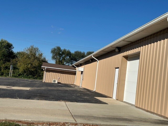 More Photos Of 22988 Ireland Rd, South Bend Showroom For Sale