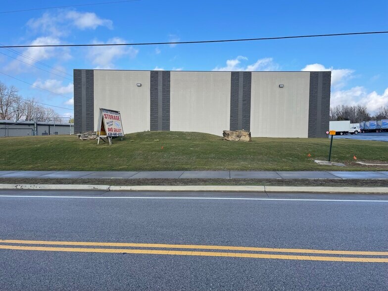 More Photos Of 5435-5437 Westwood Dr, Saint Charles Warehouse For Lease
