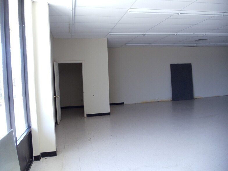 More Photos Of 4857 State Route 93, Oak Hill Freestanding For Lease