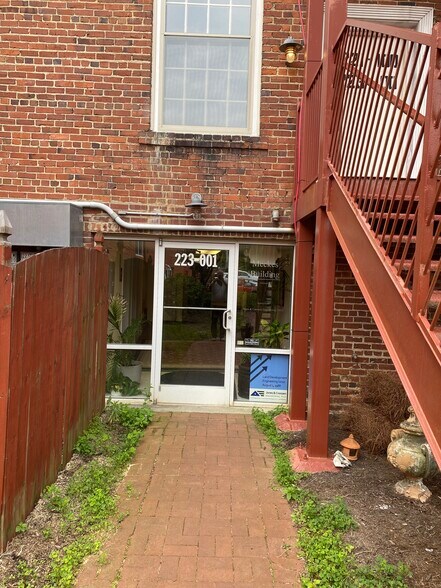More Photos Of 221-223 N Salem St, Apex Storefront Retail Office For Lease