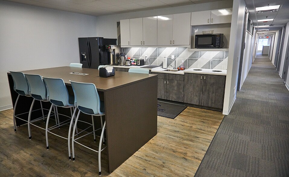 More Photos Of 101-115 W Washington St, Indianapolis Office For Lease