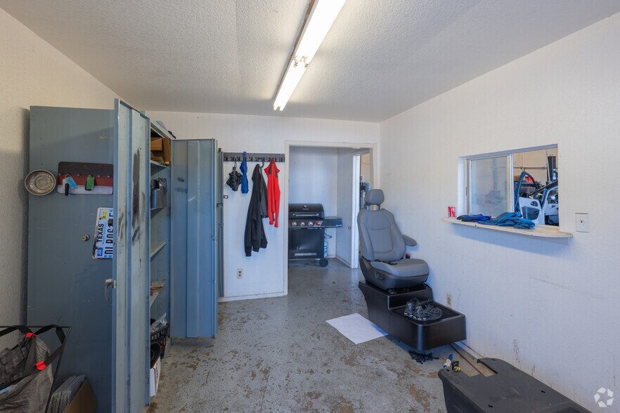 More Photos Of 2108 N Beach St, Haltom City Auto Repair For Sale