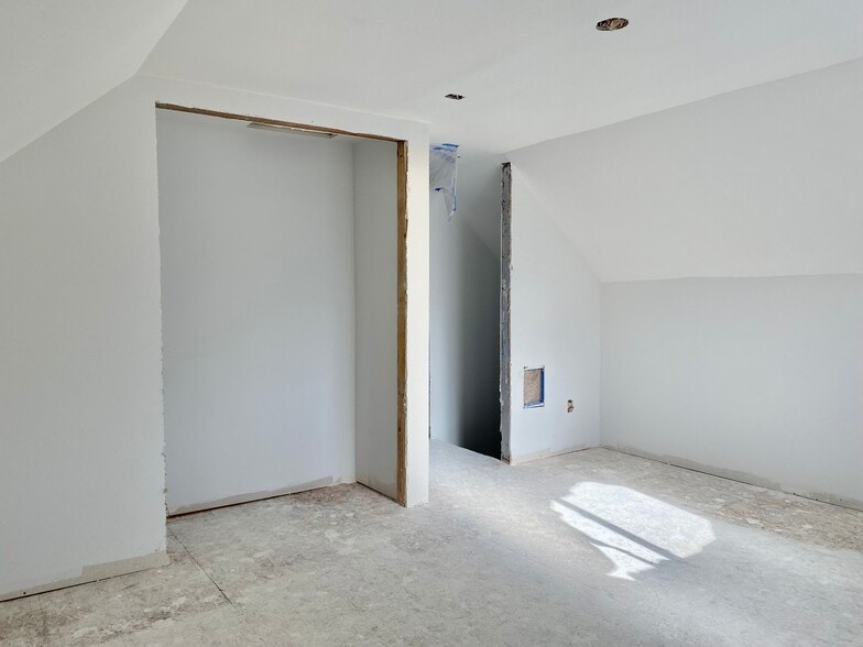 More Photos Of , Lincoln City Unknown For Sale