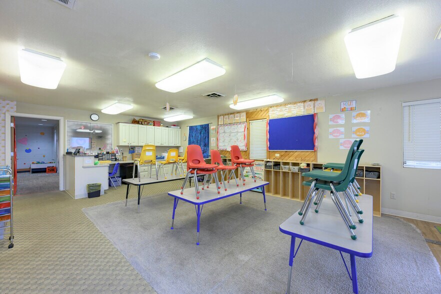 More Photos Of 504 Villa Rd, Newberg Medical For Sale