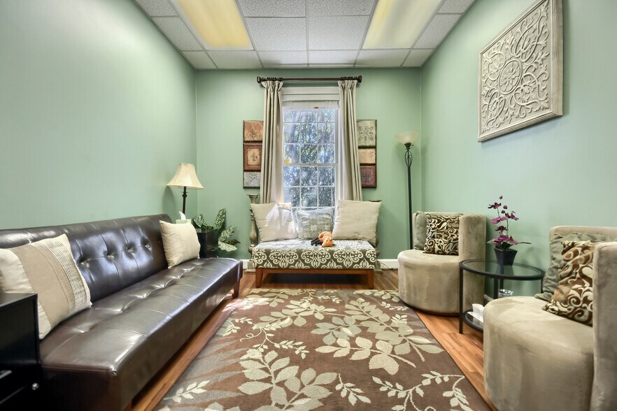 More Photos Of 130 Vann St, Marietta Office For Sale