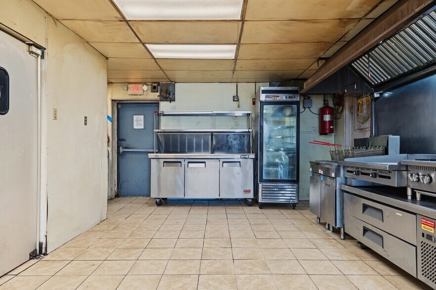 More Photos Of 1690 W Shore Rd, Warwick Storefront Retail Residential For Lease