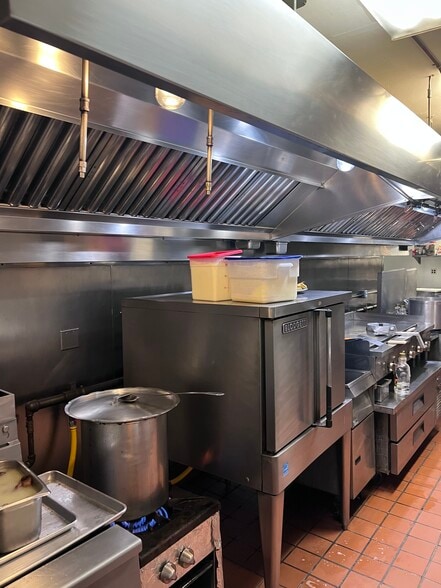 More Photos Of 300 Derby St, Salem Restaurant For Lease