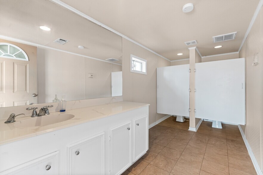 More Photos Of 2692 Highway 105 W, Navasota Specialty For Sale