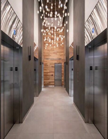 More Photos Of 60 Bloor St W, Toronto Office For Lease
