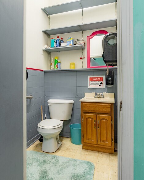 More Photos Of 105 N Main St, Hallettsville Restaurant For Sale