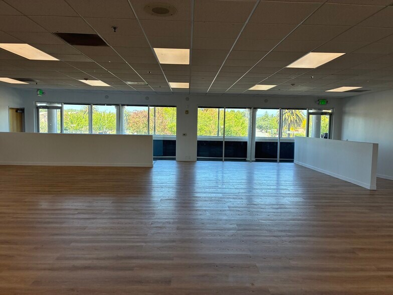 More Photos Of 8465 Old Redwood Hwy, Windsor Freestanding For Lease