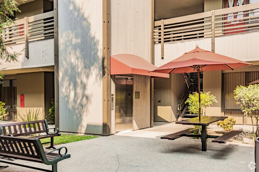 More Photos Of 1370 N Brea Blvd, Fullerton Office For Lease