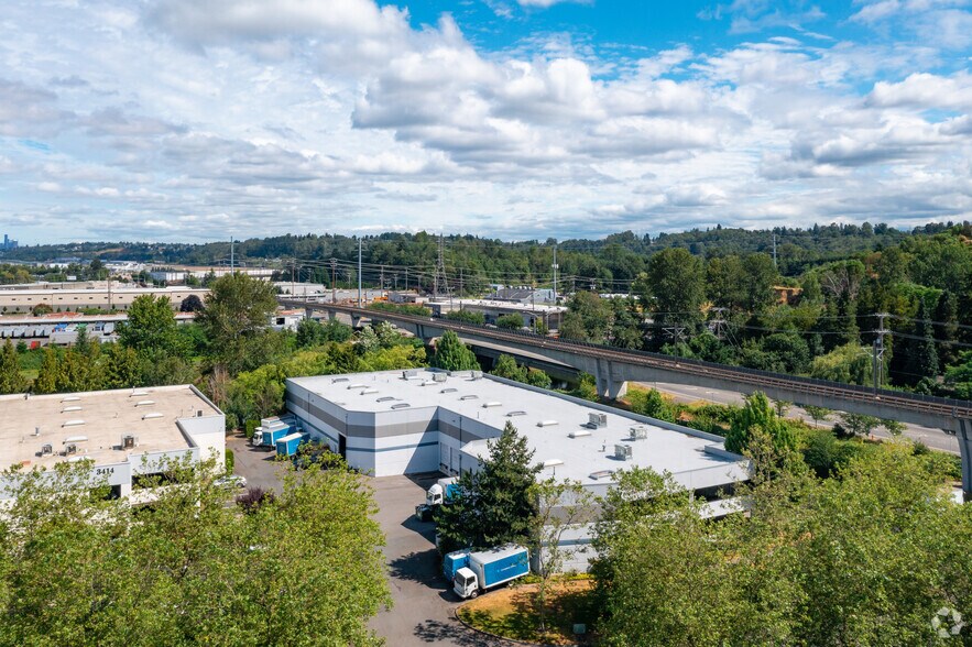 More Photos Of 11521 E Marginal Way S, Tukwila Flex For Sale