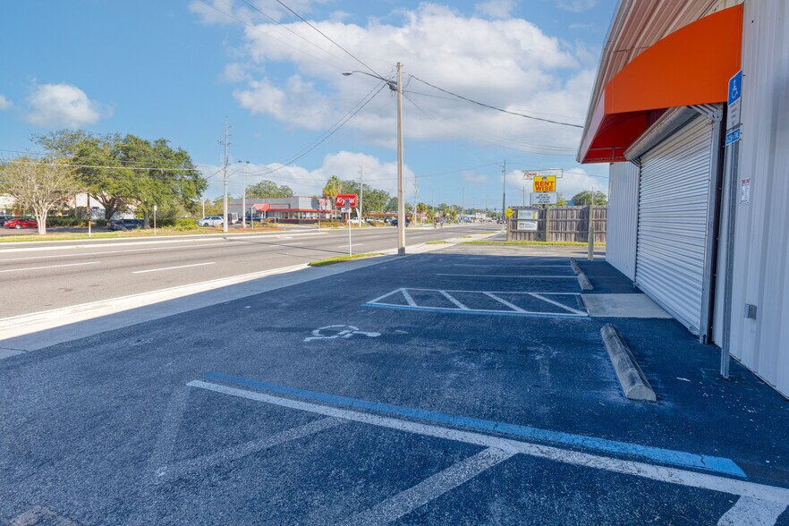 More Photos Of 5521 Blanding Blvd, Jacksonville Warehouse For Sale