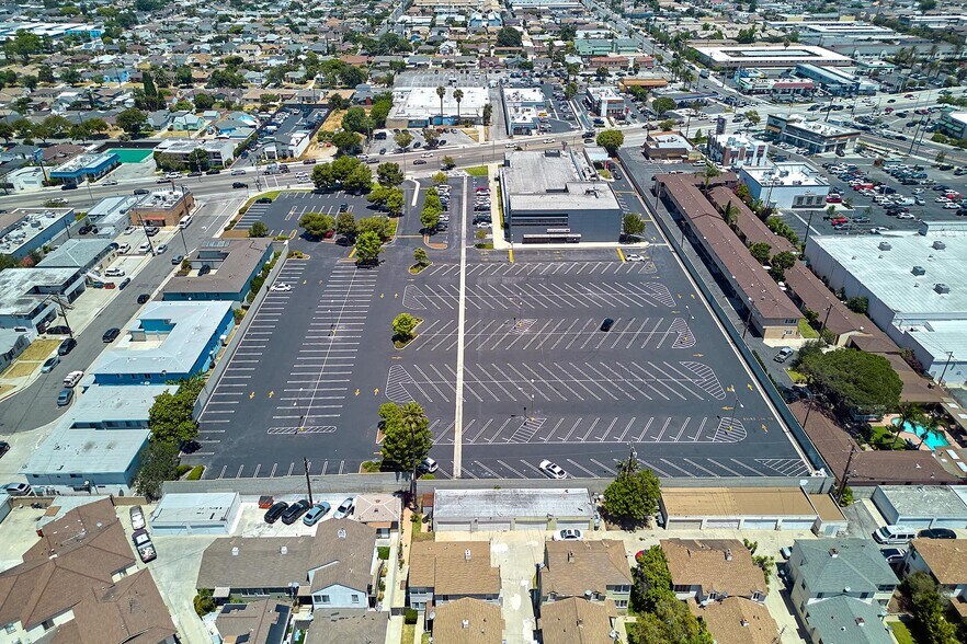 More Photos Of 1450 W Redondo Beach Blvd, Gardena Bank For Lease