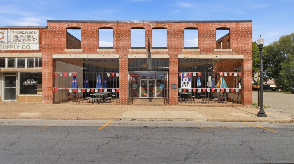 More Photos Of 409 Washington Ave, West Plains Flex For Sale