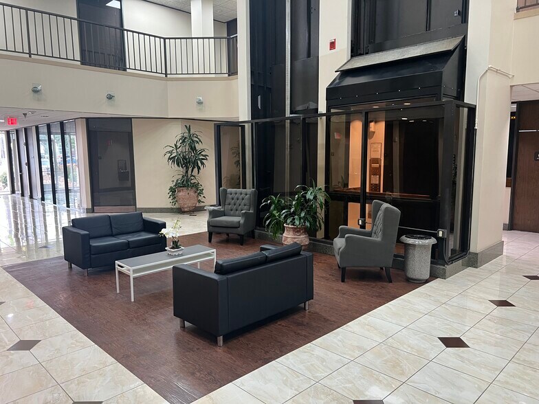 More Photos Of 11821 E I-10 Fwy, Houston Office For Lease