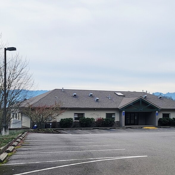 More Photos Of 2460 NW Troost St, Roseburg Medical For Lease
