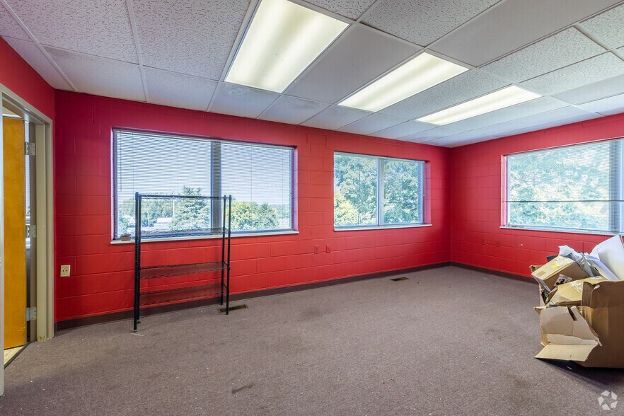 More Photos Of 1240 E Main St, Springfield Loft Creative Space For Sale