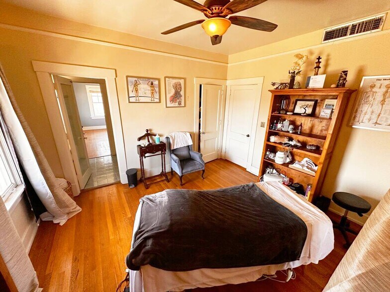 More Photos Of 1700 N Mesa St, El Paso Medical For Sale