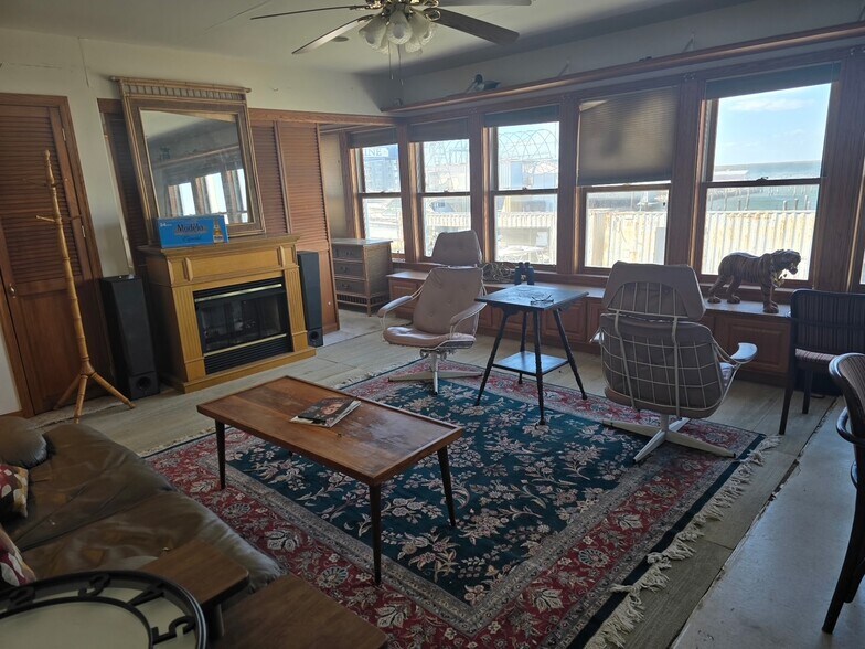 More Photos Of 822 W Main St, Crisfield Storefront Retail Residential For Sale