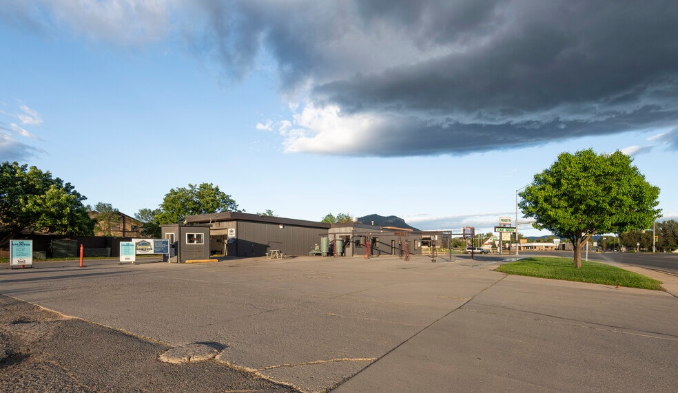 More Photos Of 1201 Cedar St, Helena Carwash For Sale