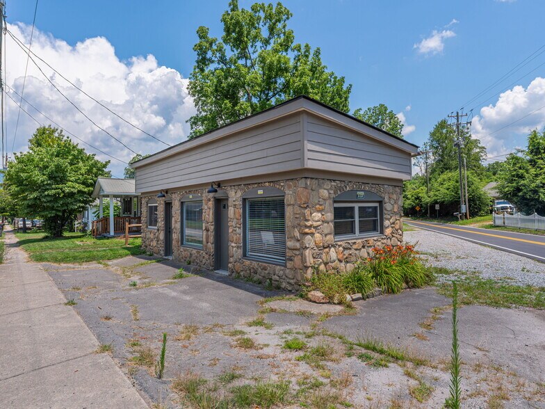 Primary Photo Of 491 Allens Creek Rd, Waynesville Medical For Lease