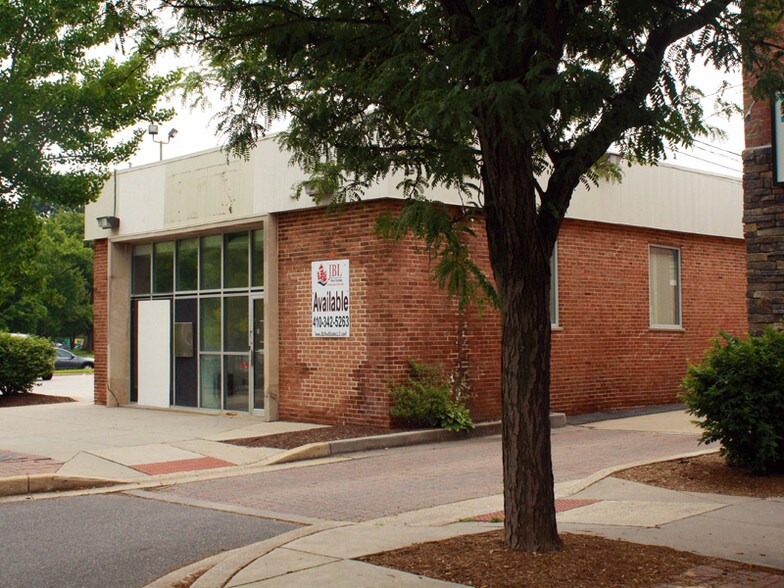 More Photos Of 17 Center Pl, Dundalk Storefront For Sale