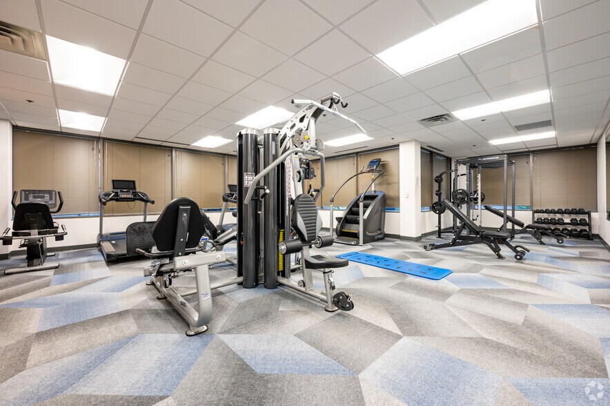 More Photos Of 310 E 96th St, Indianapolis Office For Lease