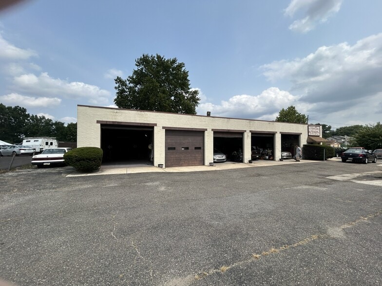 Primary Photo Of 51 W Oak Ln, Glenolden Auto Repair For Sale