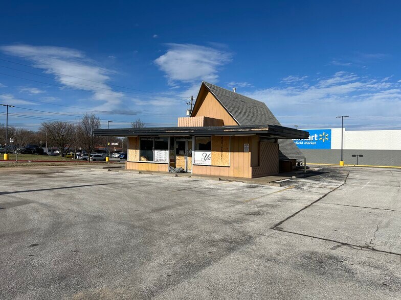 More Photos Of 1839 E Bennett St, Springfield Freestanding For Sale