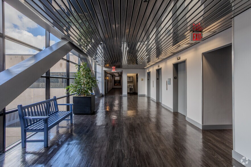 More Photos Of 4221 Wilshire Blvd, Los Angeles Loft Creative Space For Lease