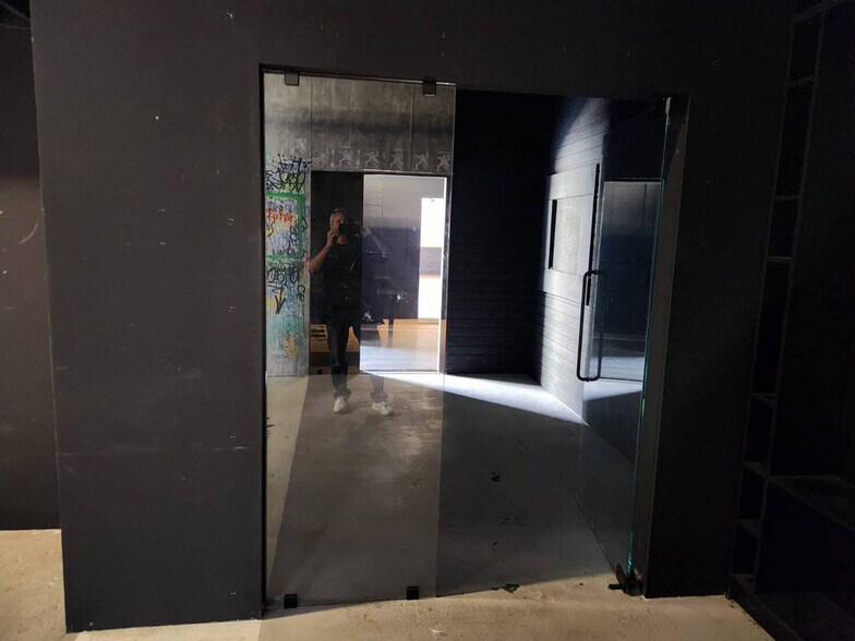 More Photos Of 2020 Placentia Ave, Costa Mesa Manufacturing For Lease