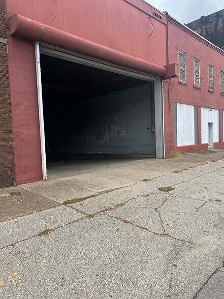More Photos Of 740 8th Ave, Huntington Warehouse For Lease
