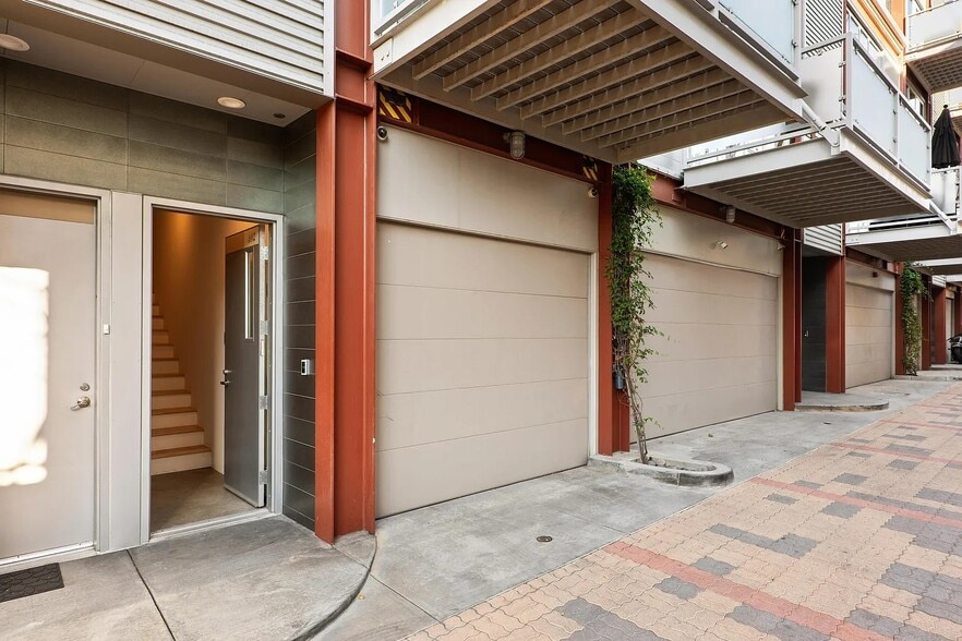 More Photos Of 3450 Cahuenga Blvd W, Los Angeles Office Residential For Sale