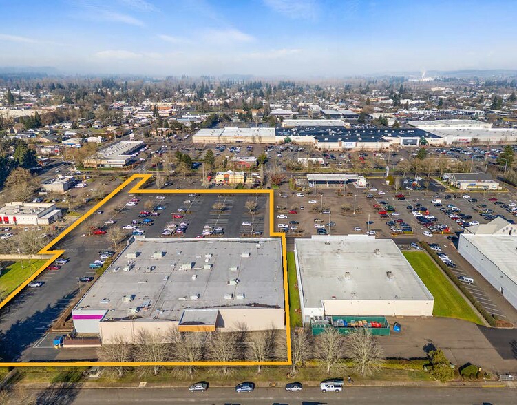 More Photos Of 1880 14th Ave SE, Albany Health Club For Sale