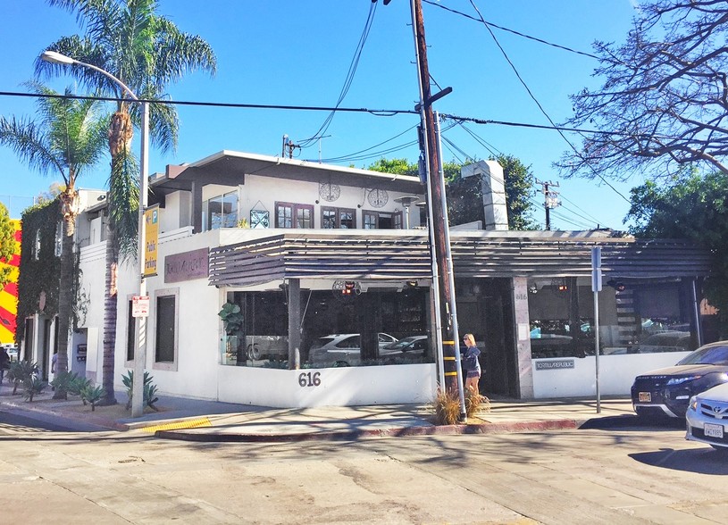 More Photos Of 616 N Robertson Blvd, West Hollywood Storefront Retail Office For Sale