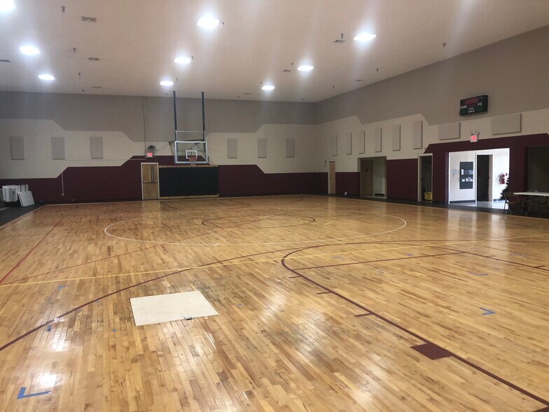 More Photos Of 31 Calhoun Ave, Greenville Religious Facility For Lease