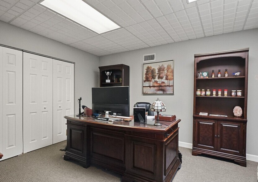 More Photos Of 33604 Grand River Ave, Farmington Office For Sale