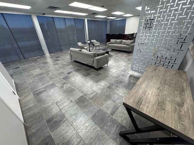 More Photos Of 5712 Southwest Fwy, Houston Auto Dealership For Lease