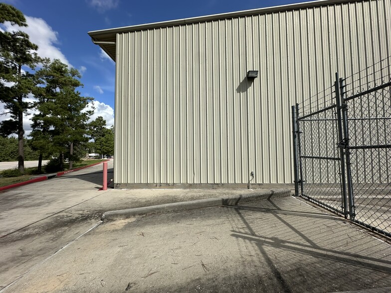 More Photos Of 1209-1215 N FM 3083 Rd E, Conroe Warehouse For Lease