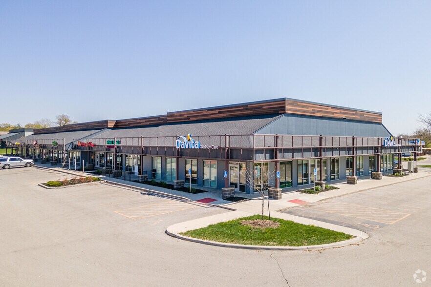 Primary Photo Of 7204-7246 University Ave, Windsor Heights Convenience Store For Lease